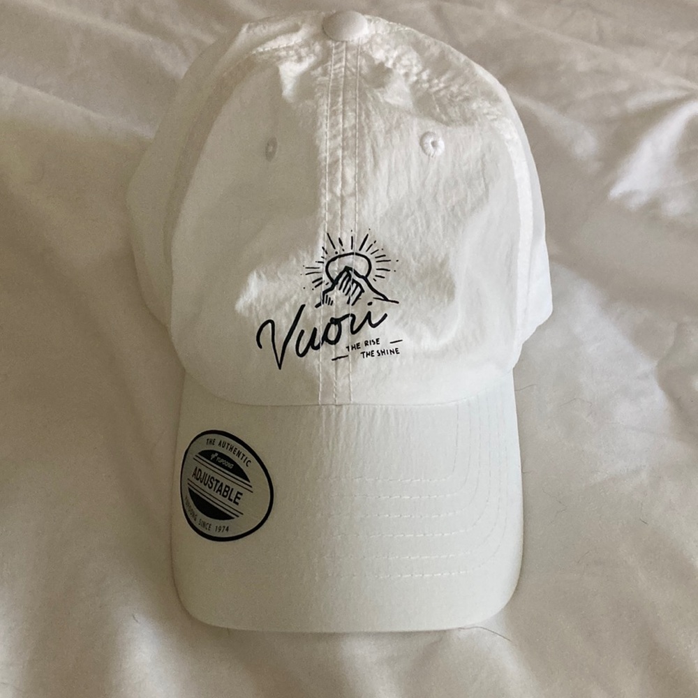 Vuroi white hat